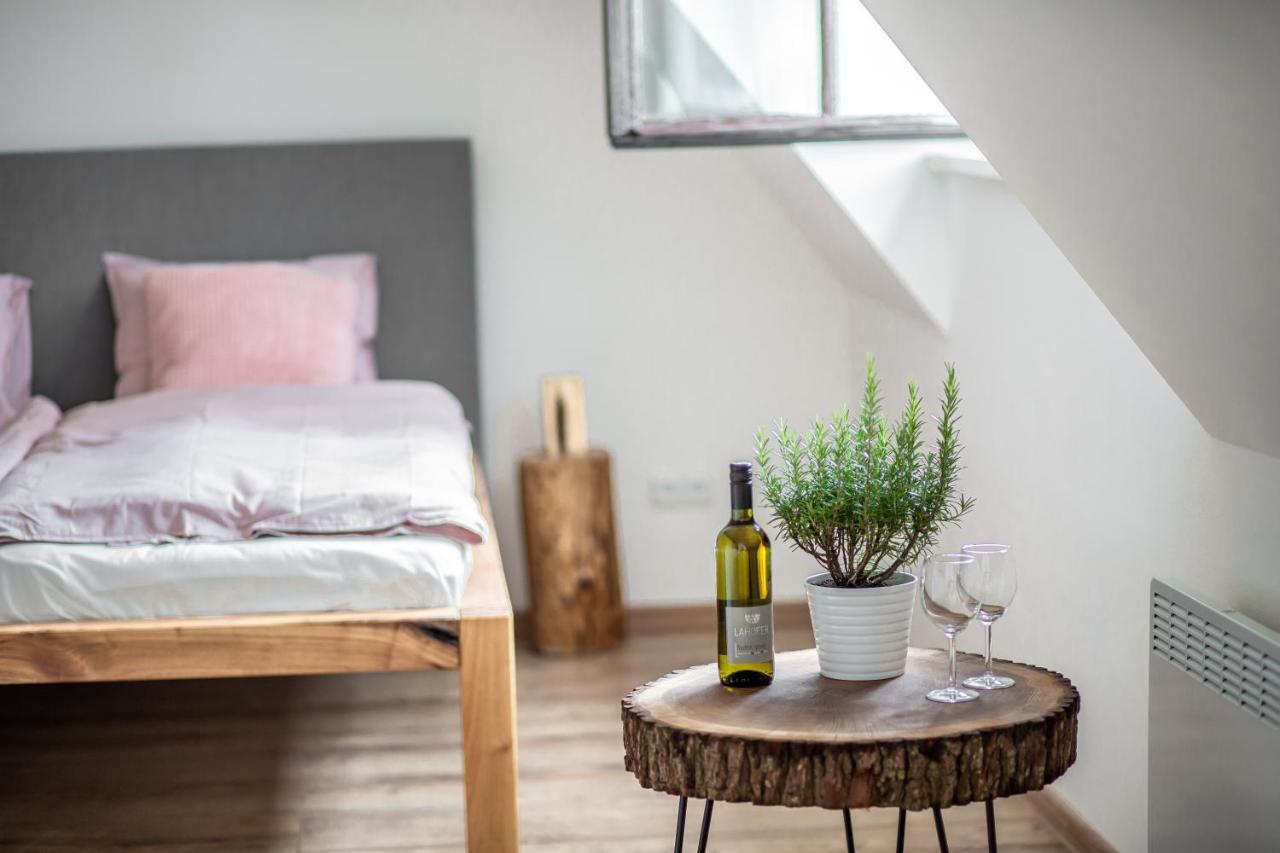 Apartmany Na Mikulasskem Namesti Znojmo Exteriör bild